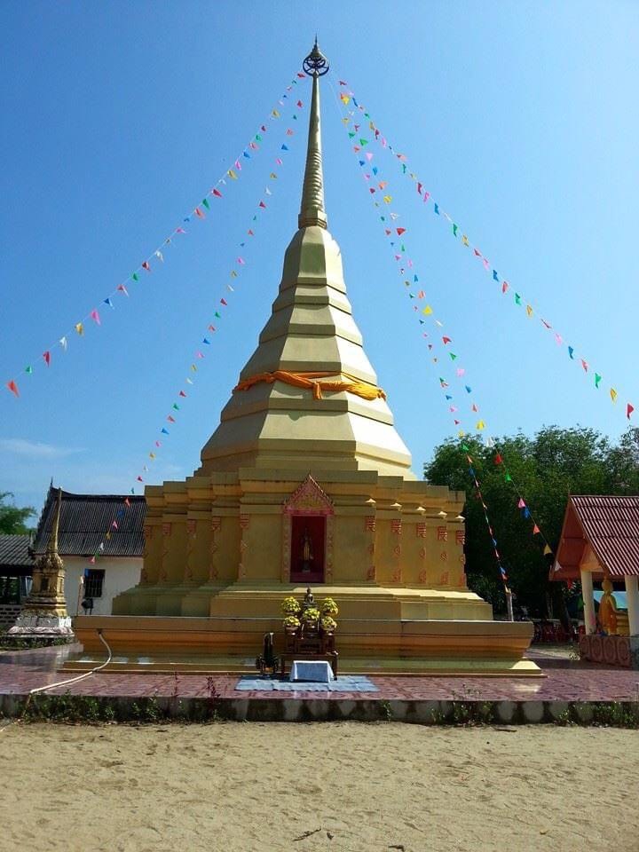 พระธาตุ วัดมะเฟือง ตั้งอยู่หมู่ที่ 7