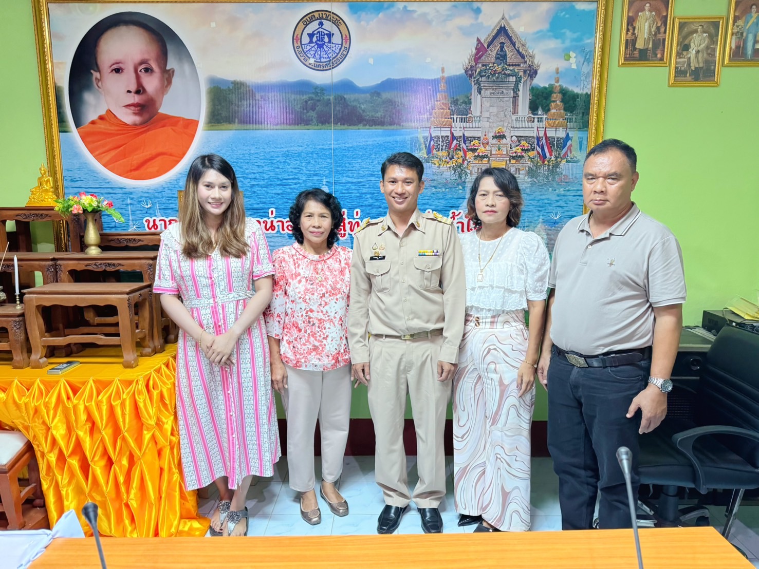 วันที่ 3 ตุลาคม 2567

นายบุญฤทธิ์  อัคคี นายกองค์การบริหารส่วนตำบลนากะชะ พร้อมด้วยคณะผู้บริหาร ร่วมต้อนรับและแสดงความยินดี กับ“ นายอรรถพร พูลช่วย ตำแหน่ง นิติกรปฏิบัติการ”
เนื่องในโอกาส โอนย้าย มาปฏิบัติหน้าที่ในสังกัดองค์การบริหารส่วนตำบลนากะชะ

#องค์การบริหารส่วนตำบลนากะชะ